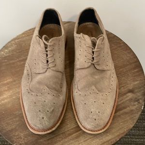 Banana Republic suede wingtip